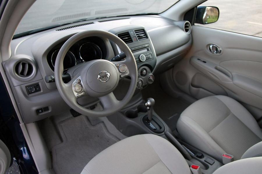  Nissan Versa 2012 года  (фото 26 из 111)